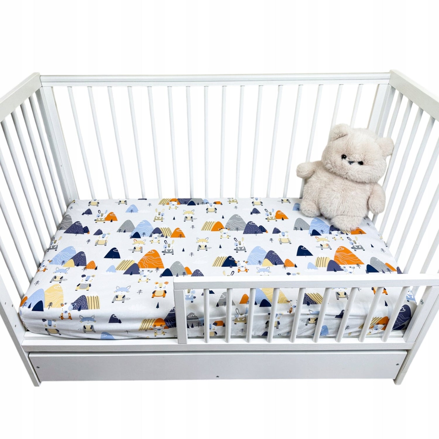 Prześcieradło do łóżeczka, 60x120 cm, wzór Różowy miś góry | Plumeri