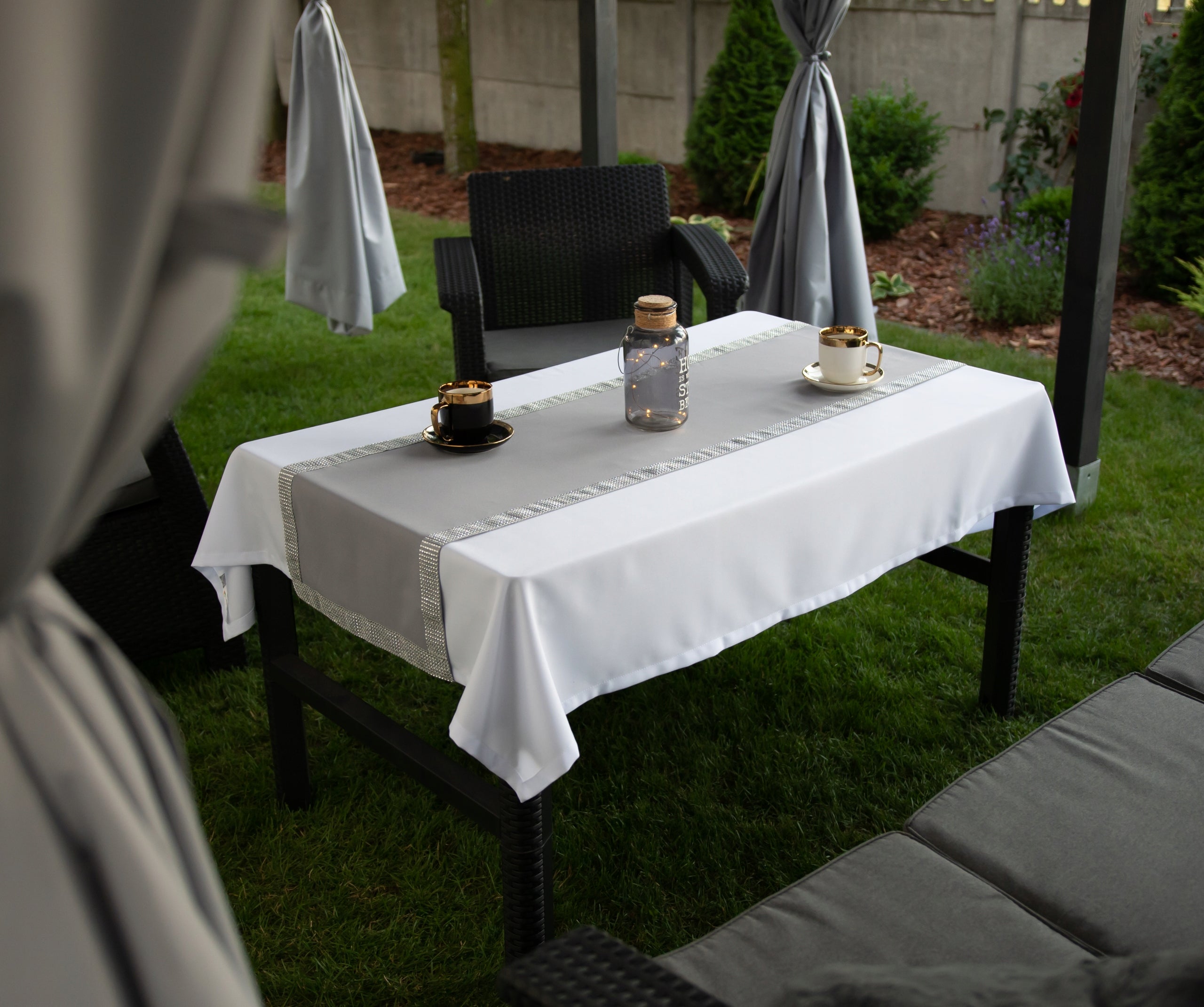 Obrus Biały plamoodporny klasyczny 120x220cm